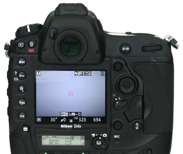 зеркальный фотоаппарат Nikon